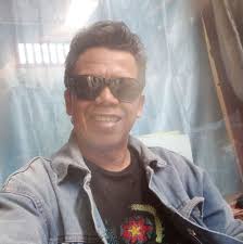 How to contact an old American friend Bruce living in Sanur, Indonesia?