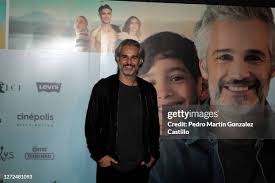 60 Photos & High Res Pictures