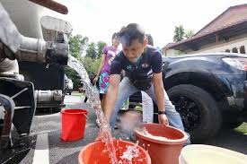 Berikutan dengan gangguan itu, sebanyak 290 kawasan di wilayah petaling, klang, gombak, kuala lumpur dan kuala langat akan mengalami gangguan bekalan air berjadual. Isu Air Selangor Dan Kesihatan Awam