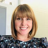 Mary Dever's Instagram, Twitter & Facebook