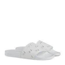 Claquettes Tongs Femme Tongs En Cuir Femme Gucci Fr Découvrez les mules en cuir, les mules de piscine ou les tongs de marques telles que adidas si vous souhaitez inclure de nouvelles lignes dans votre collection, optez pour la claquette, l'étape suivante logique qui sera incontournable cet été. claquettes tongs femme tongs en