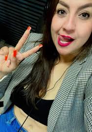 Hoy entre chola ejecutiva 👩‍💼!!! Ps que se ha visto 😬😍 … manden foto de  su outfit 🫶 (dele click a la foto)