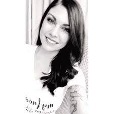 Kim Tant's Instagram, Twitter & Facebook