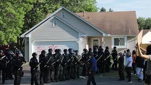 Protesters gather outside fl home of former mn officer charged with murder. Lines Of Cops In Riot Gear Defend The House Of The Officer Accused Of Killing George Floyd Daily Mail Online