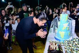 She has gone a long way since landing her breakout role as mara in so, it's really no surprise that kathryn bernardo chose to spend her 21st birthday in palawan with just a few close friends. Watch Daniel Padilla All Smiles Celebrating Birthday With Fans Abs Cbn News