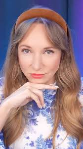 Casting director @kredcasting is BACK to teach our popular Perfect  Submission intensive! Kris Redding specializes in comedy and commercials-  you don't want to miss the opportunity to work with her! During this