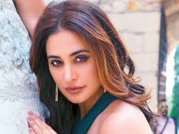 Watch the vinod dua show on @hwnewsnetwork. Actress Nargis Fakhri On A Weight Loss Spree The Rahnuma Daily