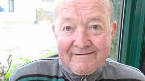 Johnny lui doit son premier compte bancaire