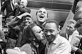 In 1964, he was awarded the nobel peace prize, the youngest person ever to win that honor. Der Verkannte Klassenkampfer Martin Luther King