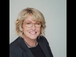 Karen Jaques's Instagram, Twitter & Facebook