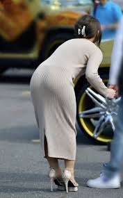 ロングスカートでヒップラインが強調して見える街撮りお尻エロ画像 | おしりエロ画像ヒップアップ