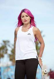 Leticia bufoni shares her motivation behind 'boarding for breast cancer'. Leticia Bufonis Die Erfolgsstory Der Skateboarderin