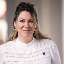 C'est avec un mélange d'émotions que je vous annonce aujourd'hui que je…