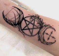 Jun 08, 2021 · the top symbol appears to be a representation of the moon goddess in paganism credit: Wicca Tatuaje 3 Lunas Novocom Top