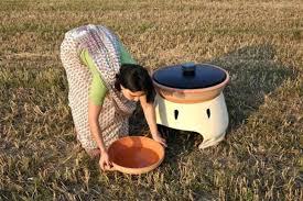 Eliodomestico Solar Terracotta Water Filter Distills 5 Liters Of Water A Day Water Filter Solar Solar Oven