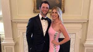The biology graduate, who was a javelin champ and tennis player, has continued her love of sports by accompanying rahm to watch his other love, athletic bilbao. Golf Jon Rahm Se Casa Con Kelley Cahill En La Basilica De Begona De Bilbao Marca Com