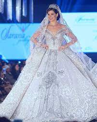 ومن لبست فستان الزفاف الابيض فهي على علاقة في حياتها وتسعى الى الحسم في تلك العلاقة ، ومن لبست فستان ابيض فيشير ذلك على انها ستتزوج ويحسن دينها ، وقد يشير ذلك الى ان والدها لا زال على قيد الحياة وهي تأتمر بامره ، وهي تتمنى الزواج. Ø¬ÙˆØ±Ø¬ Ø³ØªÙŠÙÙ†Ø³ÙˆÙ† Ø­ÙˆÙ„ Ø§Ù„Ø¥Ø¹Ø¯Ø§Ø¯ ÙÙƒØ±Ø© ÙØ³ØªØ§Ù† ÙŠØ³Ø±Ù‰ Ø§Ù„Ù„ÙˆØ²ÙŠ Ibethecool Com