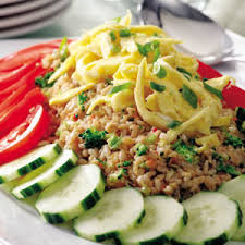 Thus the dish is normally accompanied with fried chicken, or grilled fish, or satay etc. 10 Nasi Goreng Dari Berbagai Negara Paling Seru