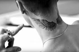 Justin Bieber Tatuagem No Pescoco Tatuagem Asas Tatuagem No Pescoco Masculino