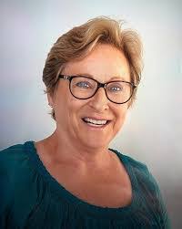 Ellis Carter's Instagram, Twitter & Facebook