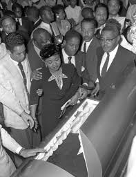 14 Year Old Black Boy Killed In 1955 Emmett Till S Mother And Other Mourners Emmett Till Black History African American History