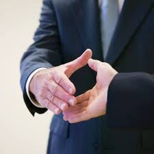 Ce commercial peut exercer sous différents statuts juridiques tels que celui de salarié, d'agent commercial ou en portage salarial. Devenir Negociateur Immobilier Chez Man Immo Pro Niveau 2