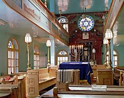The Oldest Synagogue Still Operating With Its Original Congregation In Its Original Location In Quebec Mundo The Globe