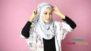 Pakai shawl dengan salah satu sisi lebih pendek 2 & 3. Kumpulan Cara Pakai Selendang Dan Shawl Terkini Simple