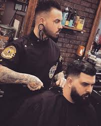 Black Barber Shop Near Me Open Now Black Barber Smock Made By Sartorandvillain Barber Barbershop Sartorandvillain Ideias Para Barbearias Projeto De Barbearia Penteados Masculinos