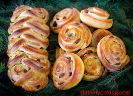 It's not christmas without a truly decadent dessert. Saffransbullar Swedish Saffron Christmas Bread All That Cooking