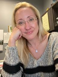 Amanda Laipple's Instagram, Twitter & Facebook