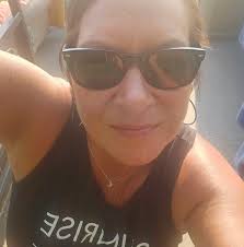 I knew Jimmy Buffett was about boat drinks, but I didn't know he actually  had a yacht rock song, first time ever hearing this, from 1982. ￼