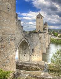 Photos De La Ville De Cahors Dans Le Lot Region Midi Pyrenees Ville France Paysage France Architecture Historique