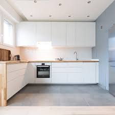 Aménagée autour de l'espace salle à manger, et réchauffée par des placards en bois voxtorp, cette cuisine est une belle invitation au partage. 25 Idees De Voxtorp Blanc Cuisine Ikea Cuisine Appartement Amenagement Cuisine