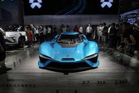 The company offers electric vehicles and parts, as well as provides battery charging services. Tesla Herausforderer Nio In Schwierigkeiten Aktie Bricht Ein