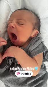 Mandy Fields's Instagram, Twitter & Facebook