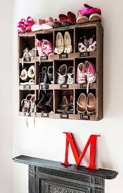 Schuhregal Selber Bauen 30 Pfiffige Diy Ideen Fur Sie Schuhregal Selber Bauen Schrank Schuhablage Und Diy Schuhaufbewahrung