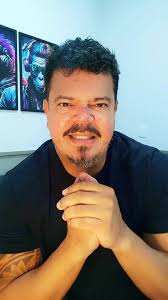 A pessoa conhece outra e já começa a pedir fotos. Não paga esse mico não  #adrianomenezes #relacionamento #redessociais #mico #macho