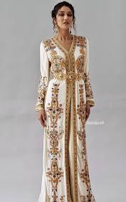 Se ti piace donne arabe, potrebbero piacerti anche queste idee. Hind Elemtiri Moroccan Dress Arab Fashion Caftan Dress