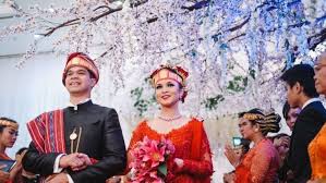 Melalui kajian ini diharapkan adat perkawinan dalam masyarakat aceh dapat berfungsi sebagai fungsi sosial yang berperan dalam memberikan sumbangan untuk adimihardja, kusnaka, (1983), kerangka studi antropologi dalam pembangunan, bandung, tarsito. Memahami 11 Langkah Rumit Nan Panjang Dalam Prosesi Nikah Adat Batak Toba Yang Sakral Dan Sarat Doa