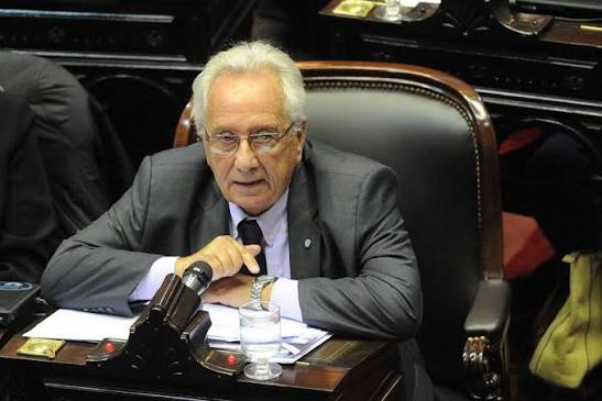 Con una enorme tristeza despedimos a Héctor Recalde, militante peronista  que como abogado laboralista dedicó su vida a la defensa de las y los  trabajadores y, como diputado nacional y jefe de