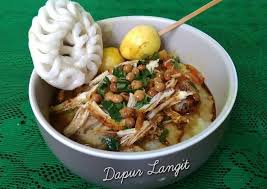 Plecing ayam is a chicken dish, from lombok in indonesia.the chicken is sliced and baked, then marinaded in oil, chili pepper, garlic, spring onions, shrimp paste and limes, and finally grilled. Cara Membuat Bubur Ayam Jakarta Kuah Kuning Ala Resto Resep Enyak