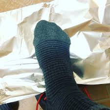 寒い時期の自転車は足先指先が冷たくて大変先日あまりの寒さに100均に飛び込んで買ったアルミホイルこれまた効果覿面今日はアルミで足を巻いて六甲山を登りますっ d ﾊｧﾊｧ bicycle cycling サイクリング ロードバイク チャリで行く 自転車 六 leg warmers legs