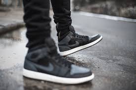 Nike Air Jordan 1 Mid Black Dark Grey Cream White 554724 041 Ds Trainers Nike Lifestyle Air Jordans Jordan 1 Mid Nike Air Jordan