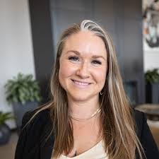 Megan Heppner's Instagram, Twitter & Facebook