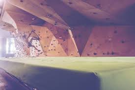 12 pm to 10 pm saturday: Ubud Climbing Gym Tokei Tokei Climbing Gym Ubud Home Page