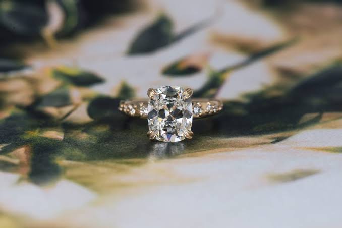 How Much Do Custom Engagement Rings Cost?