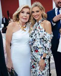 Μαριάννα βαρδινογιάννη επισκέφθηκε σήμερα τον αρχιεπίσκοπο αθηνών και πάσης. Marianna Goylandrh To Tryfero Mhnyma Gia Thn Giagia Ths