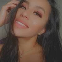 Sandi Castle's Instagram, Twitter & Facebook