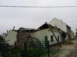 Nejničivější tornádo v posledních desetiletích bylo v litovli v červnu 2004. Litovel Okr Olomouc